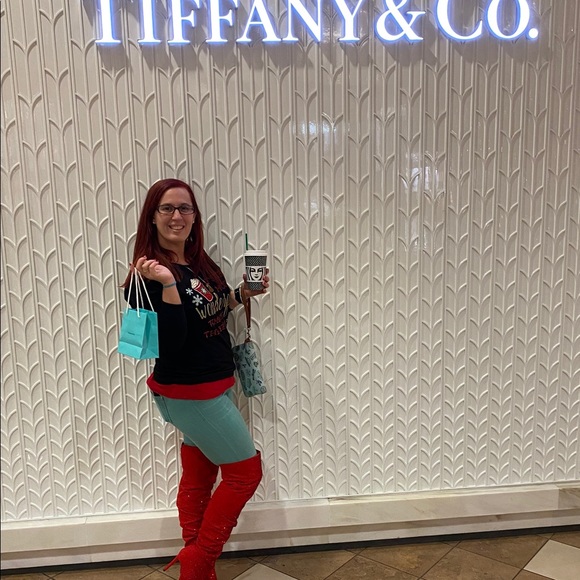 Meet your Posher, Holly - Picture 1 of 5